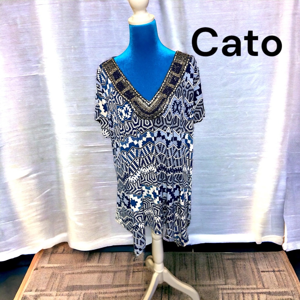 Cato blue/white geometric top sz 14 W v neckline beaded short sleeve
